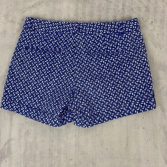 Banana Republic Martin Fit Cuffed Shorts Sz 4 Blue Geometric Print - Picture 2 of 9